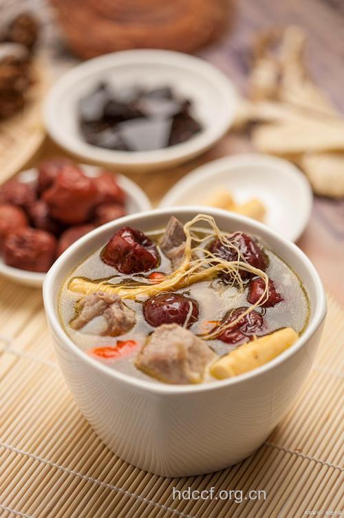 皮肤补水的四款养生汤