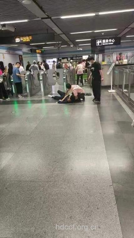 地铁遭遇恐怖事件怎么办?