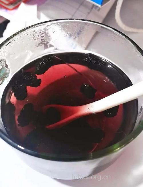 便便又干又硬 喝杯桑葚汁