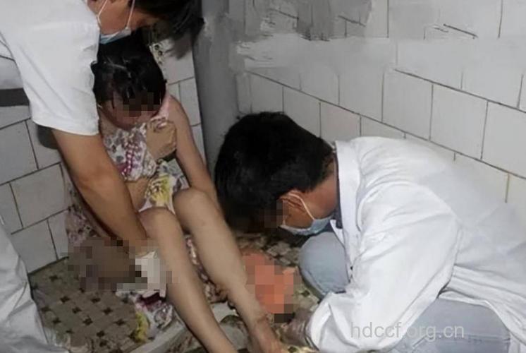 17岁少女厕所分娩后弃婴
