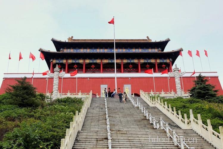 江苏华西村惊现山寨版天安门和美国大厦