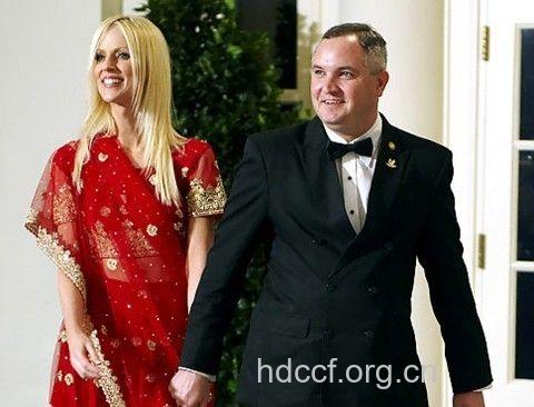 白宫“蹭饭夫妻”成焦点 妻跟友私奔丈夫闹离婚