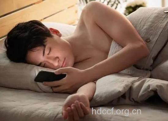 男人裸睡有什么好处 保护男性生殖器